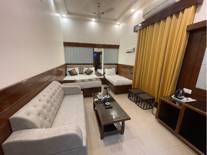 1 x Tripple Bed  Room